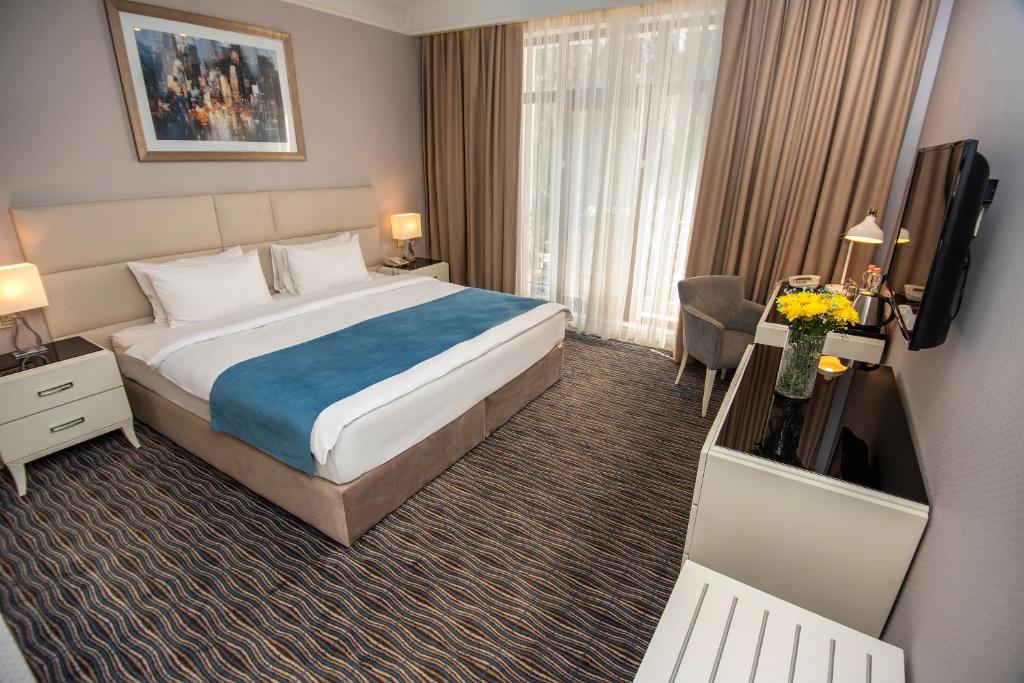 CITY AVENUE HOTEL